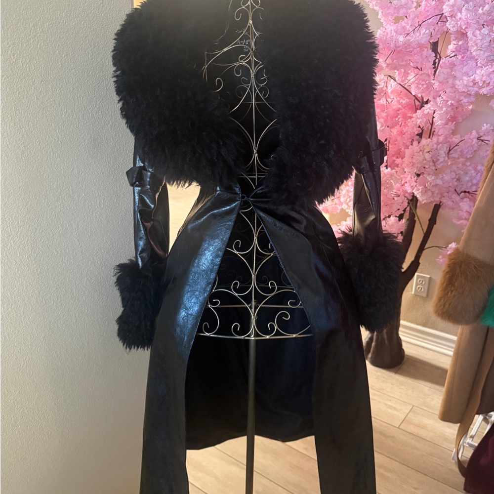 Black Faux Leather Trench Coat with Plush Fur Trim 😍😍😍😍😍